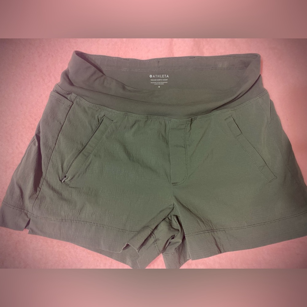Athleta Women's Green yoga Shorts sz4